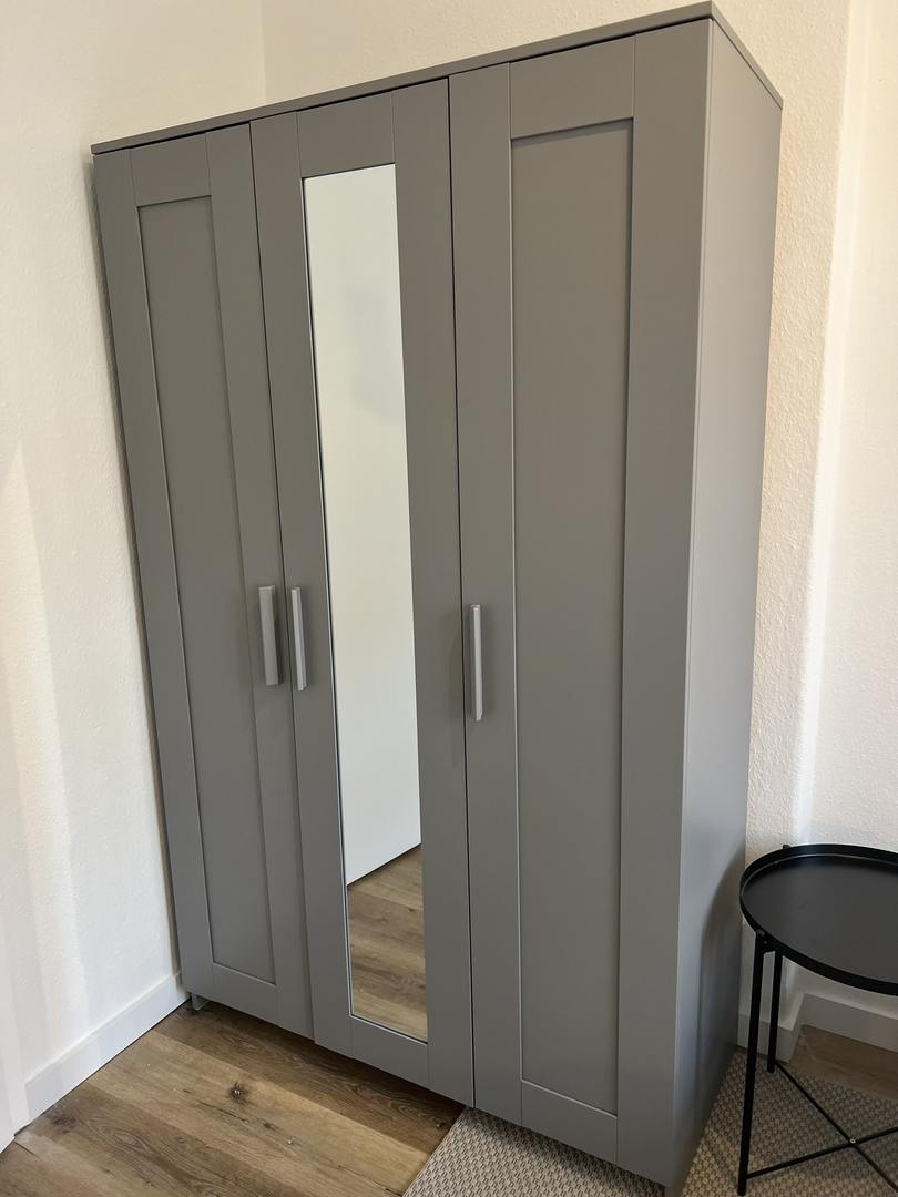 Kleiderschrank