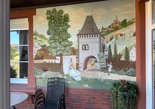 Balkon - mit Wandmalerei