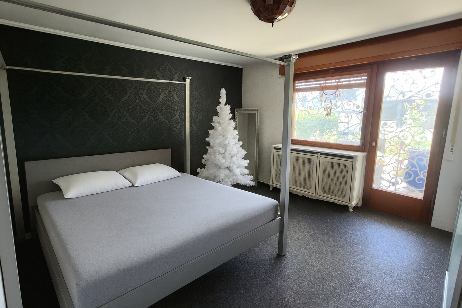 Schlafzimmer 2 mit Gartenblick