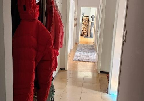 Großer Mittelflur mit Gardrobe