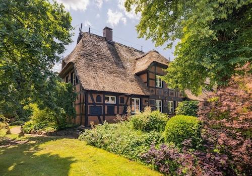 Wohnhausgiebel zum Garten