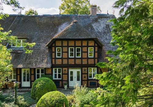 Erker mit Hauseingang