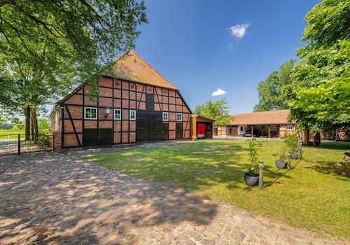 Hofanlage mit großer Scheune