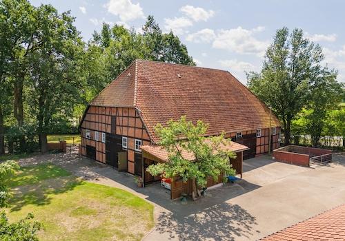 Hofplatz seitlich der Scheune