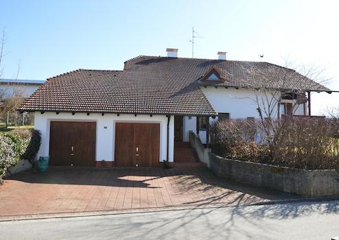 Solides Einfamilienhaus mit großem Grundstück für Gestalter und Familien – Gangkofen – Vorschaubild 4