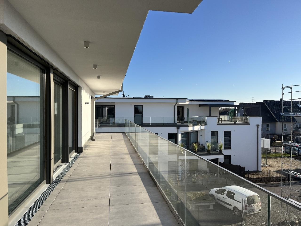 Dachterrasse um die Wohnung