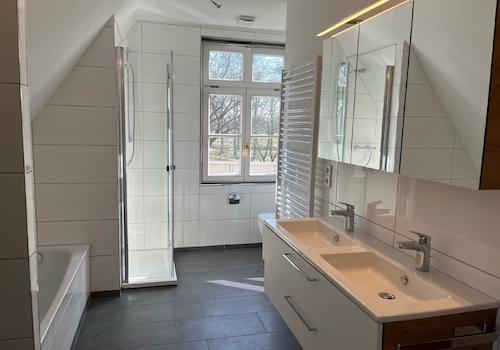 Badezimmer im OG