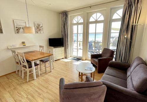 Wohn-/ Essbereich mit Zugang zur Terrasse