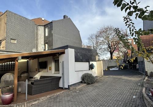 Rückansicht mit Blick zu Innenhof 1 mit Car-Ports