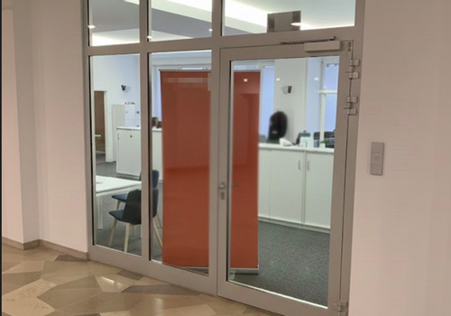 Büroflächeneingang