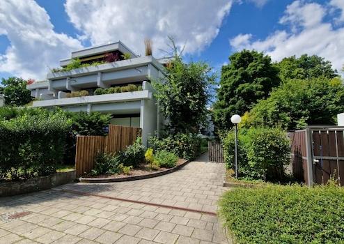 PRIVAT: Ruhige und helle 3 Zi.-Komfortwohnung in Top-Lage am Englischen Garten