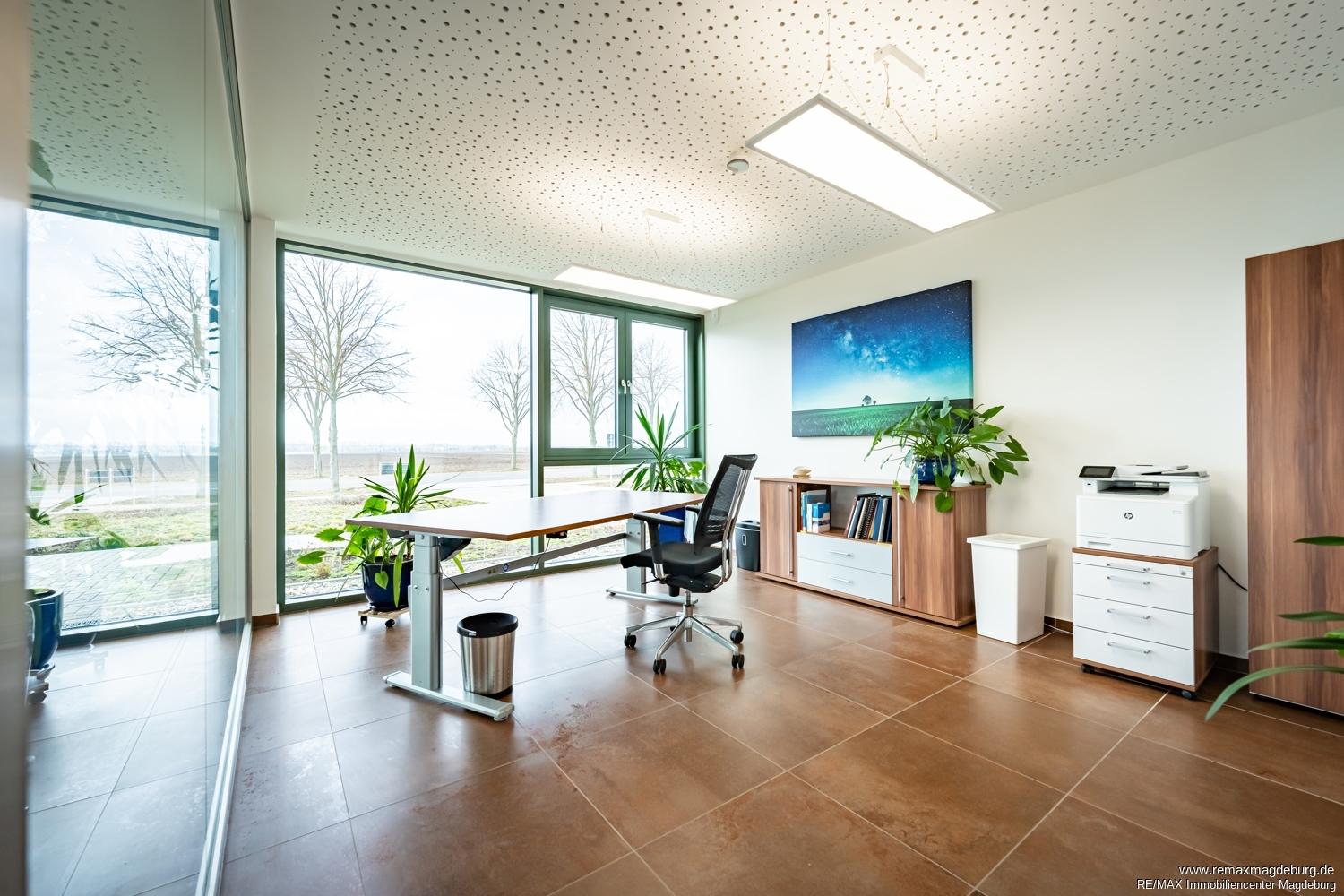 Büro EG
