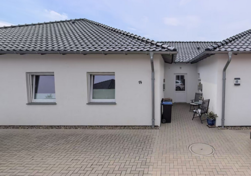 Frontansicht (Eingangsbereich)