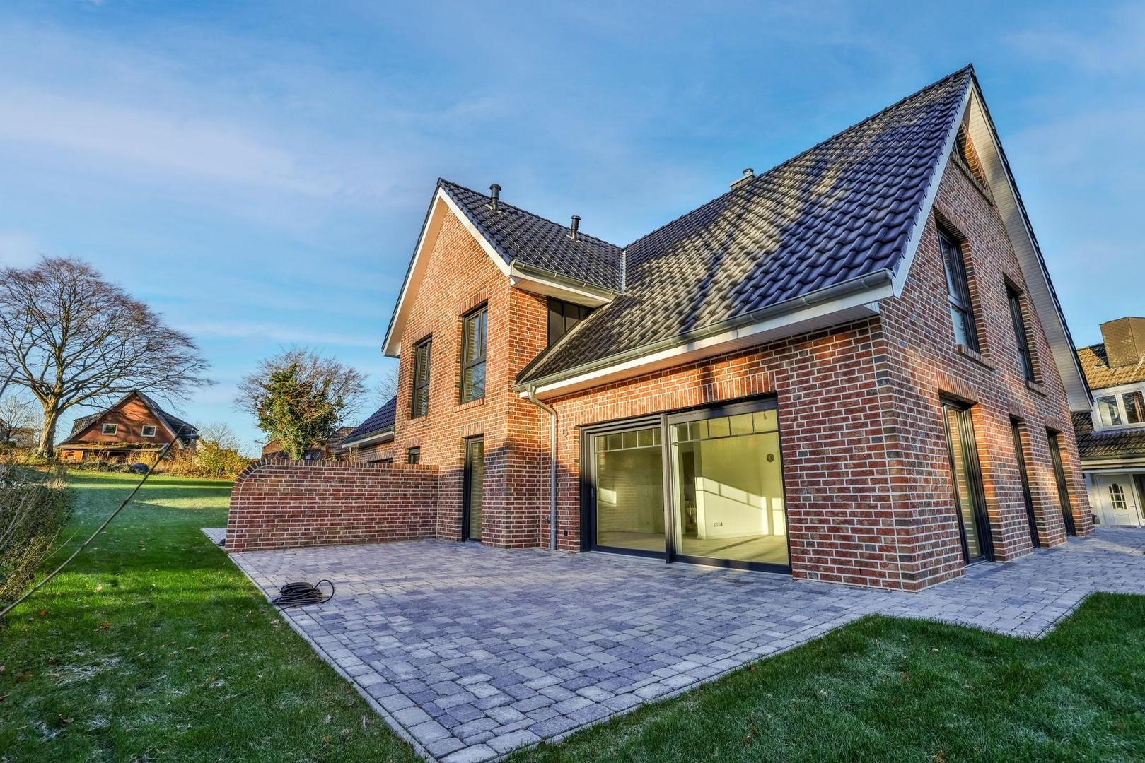 Terrasse vorderes Haus