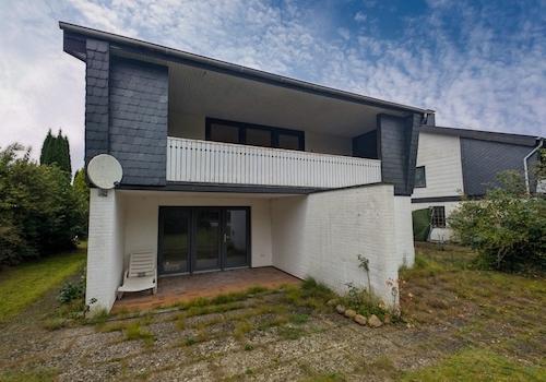 Terrasse und Loggia im Obergeschoss