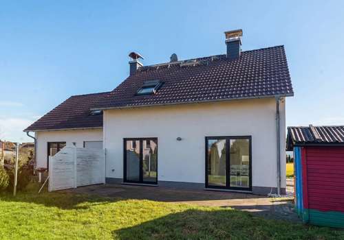 Gartenansicht mit Terrasse