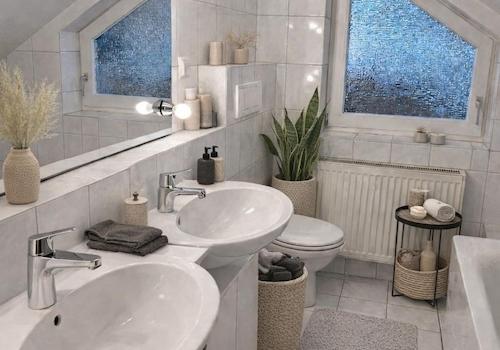 Badezimmer mit 2 Waschbecken