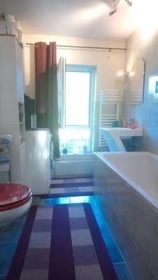 Blick ins Badezimmer