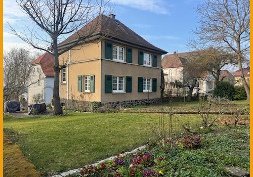 Hinteransicht mit Garten 