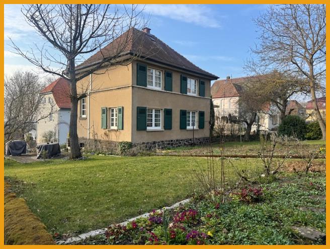 Hinteransicht mit Garten 