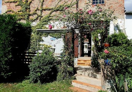 Garten und Nebengebäude