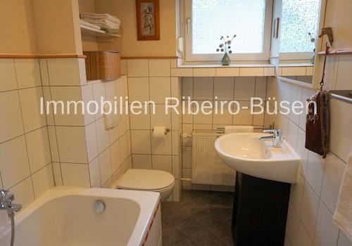 das Badezimmer im Erdgeschoss