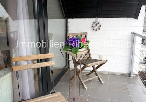 gemütlicher Sitzplatz auf dem Balkon