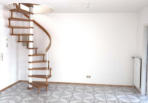 Eingangsbereich/ Aufgang OG