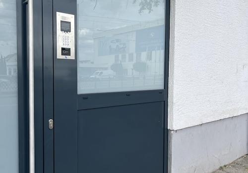 Hauseingangstür / Entrance Dr.