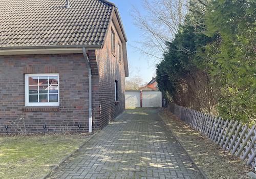 Dazu gehören 4 Garagen!