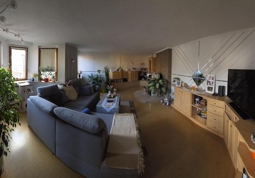 Wohnzimmer mit Kamin