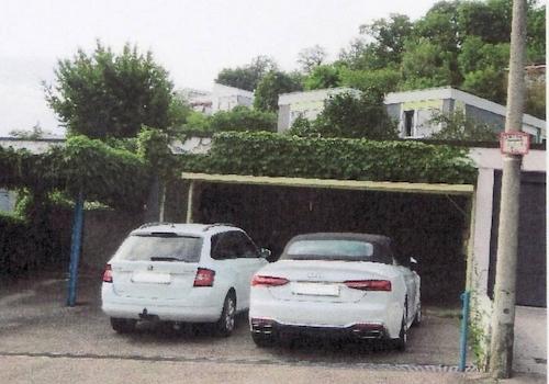 Garage mit Stellenplätzen