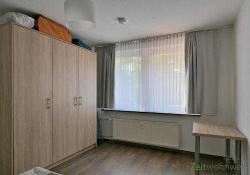 großer Kleiderschrank