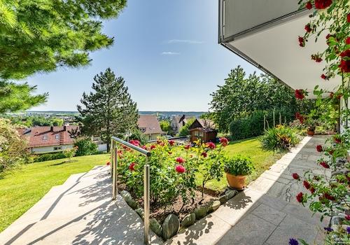 Repräsentatives Anwesen mit gepflegtem Garten