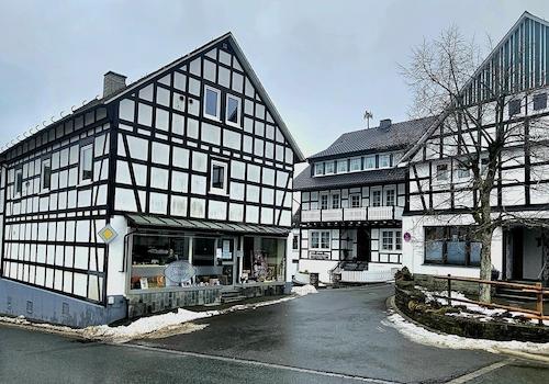 Die Fachwerkhäuser im Dorf