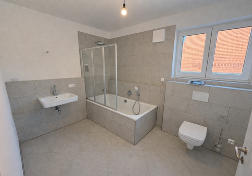 Badezimmer mit Wanne