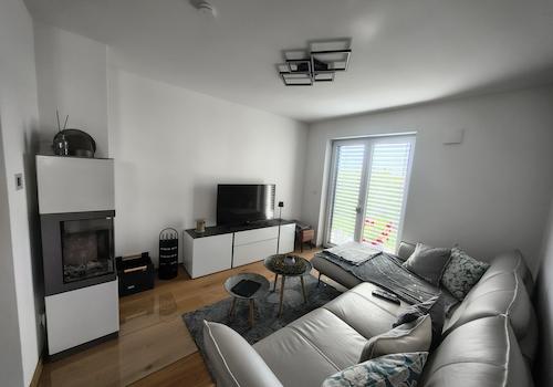 Wohnzimmer mit Kachelofen