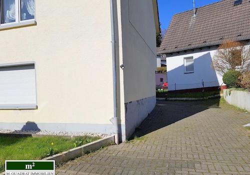 Zufahrt zu den Garagen