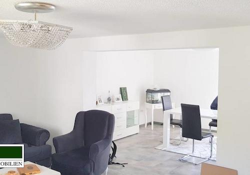 Wohnzimmer mit Blick ins Esszimmer OG