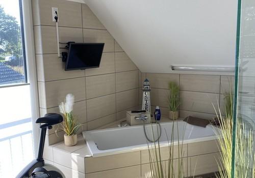 Badewanne mit Fernseher