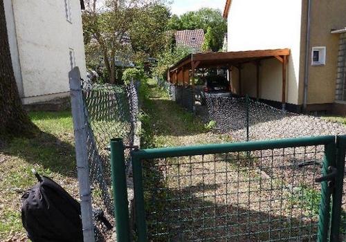 Rückwärtiger Gartenweg