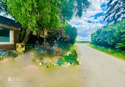 rückvertiger Eingangsbereich 