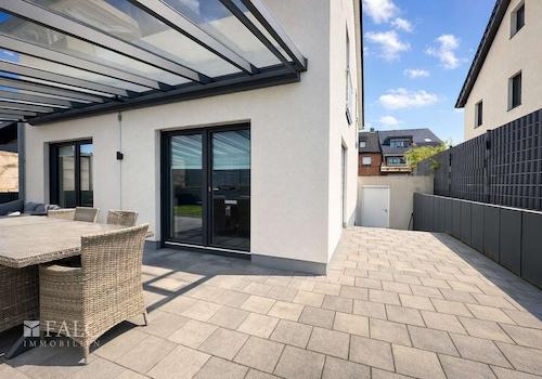 Rückwärtige Zuwegung zur Garage  