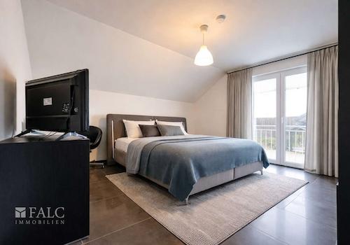 Helles Schlafzimmer mit angenehmer Atmosphäre