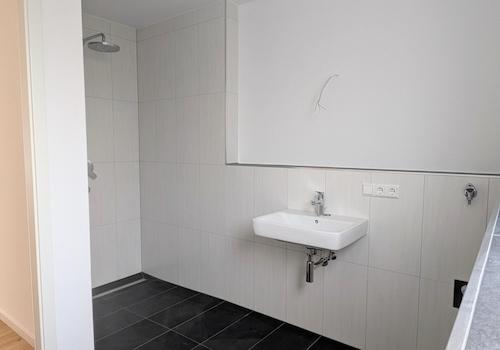 Bad mit begehbarer Dusche