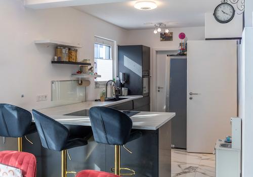 Neues und Nachhaltiges Einfamilienhaus mit geschmackvoller Ausstattung im Neubaugebiet.