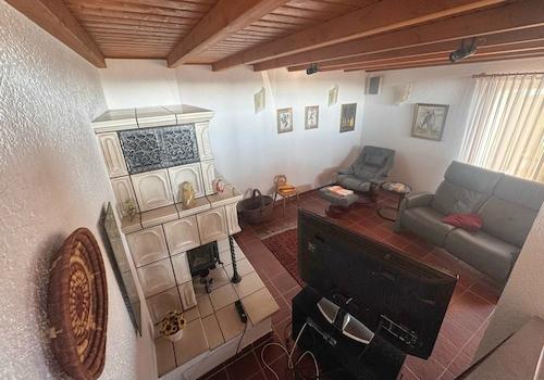 Wohnzimmer mit Kamin UG