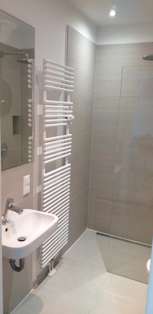 Waschtisch/Handtuchtrockner