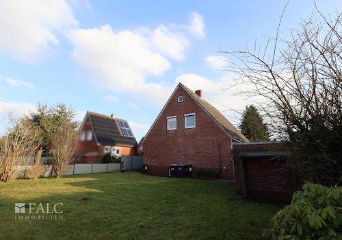 Blick vom Garten zum Haus