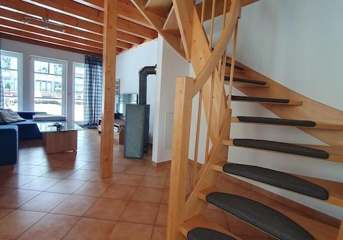 Treppe ins Obergeschoss